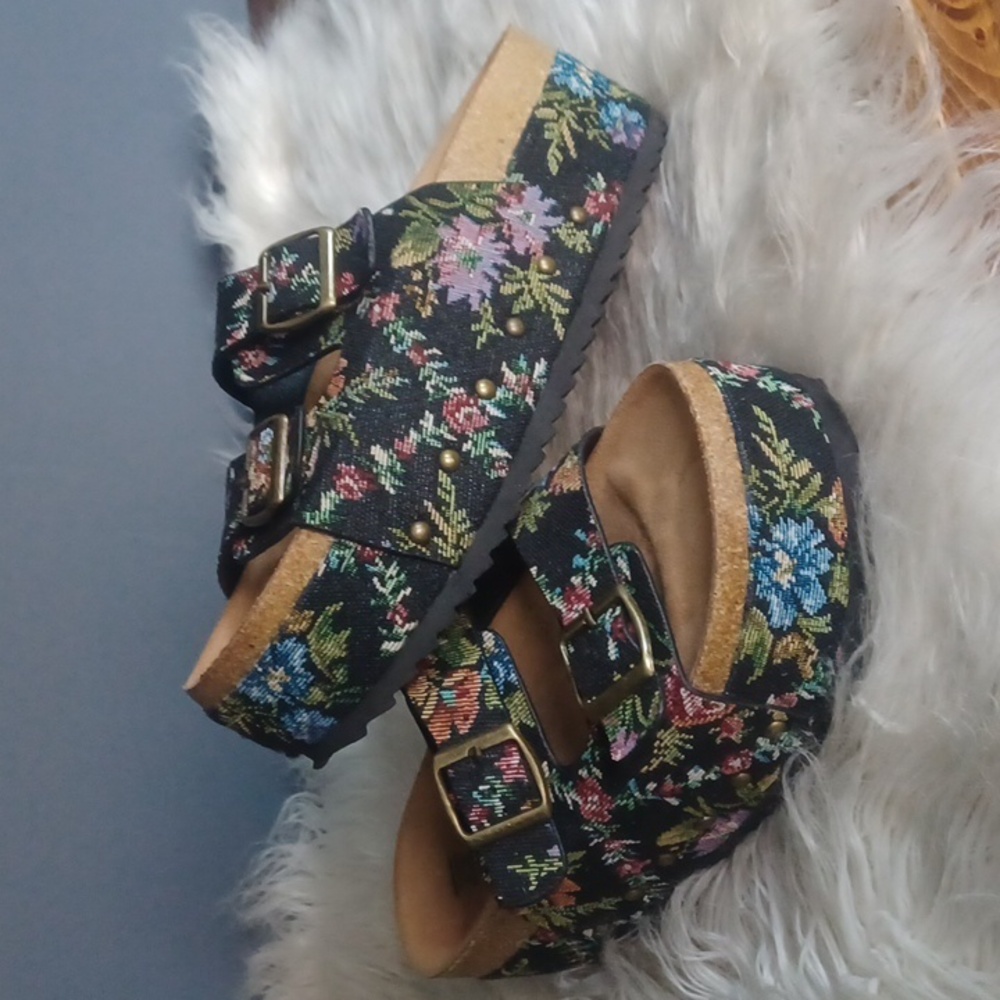 Hey Girl  Platform Sandals